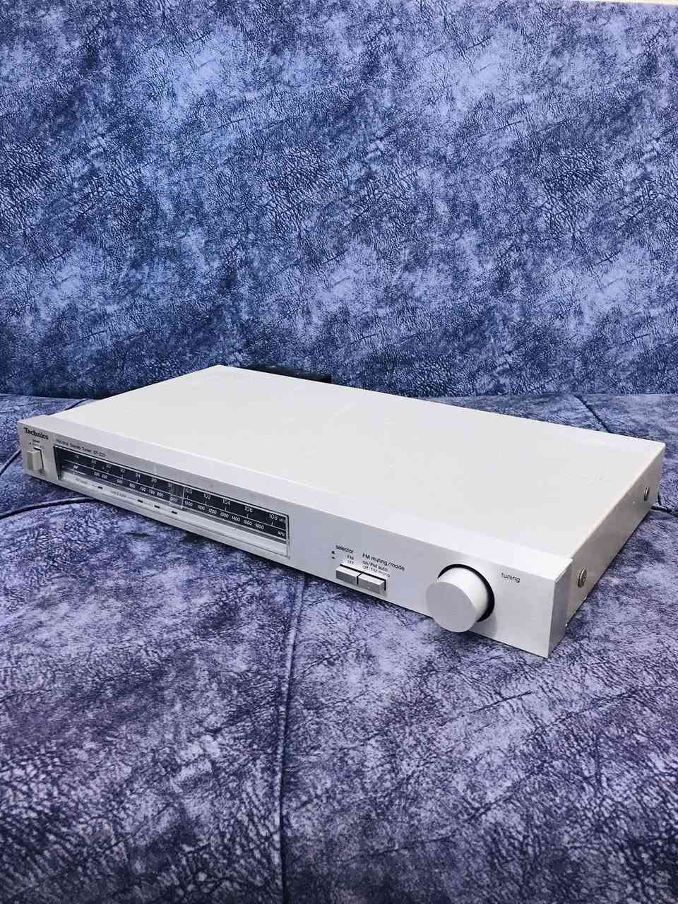 للبيع تحفة ( راديو 📻 )من شركة Technics
MODEL-TUNER-ST-Z 25-Japan
صناعة اليابان 1982 🇯🇵 
سحب جداً جداً راقي - نظافة 100 % 
عرض 43 سم  / FM / AM  / 
شاشة ضوئية / كهرباء 220 V بلادي 
للاستفسار اكثر مراسلة الصفحة 
وات ساب *********** اتصال ☎️
