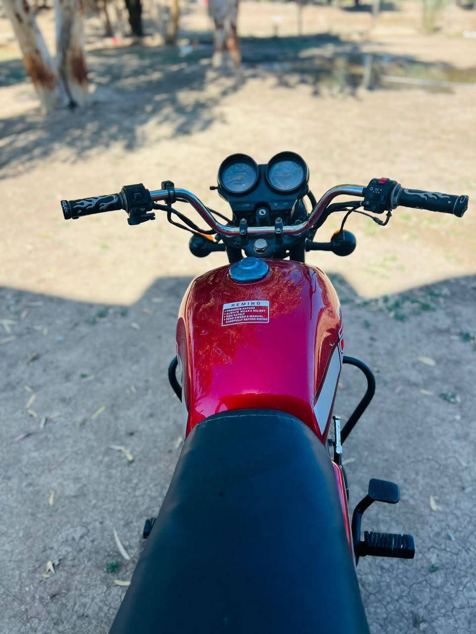 سلام عليكم دراجة دايون للبيع موديل 22مكفول كفالة عامة أوراق استنساخ محرك مكفول  كهربائيات كله شغاله الدراجه خير من الله بشرط انضف من الصوره السعر مليون وبيه مجال اتصل وبك خير وتتلل ***********
