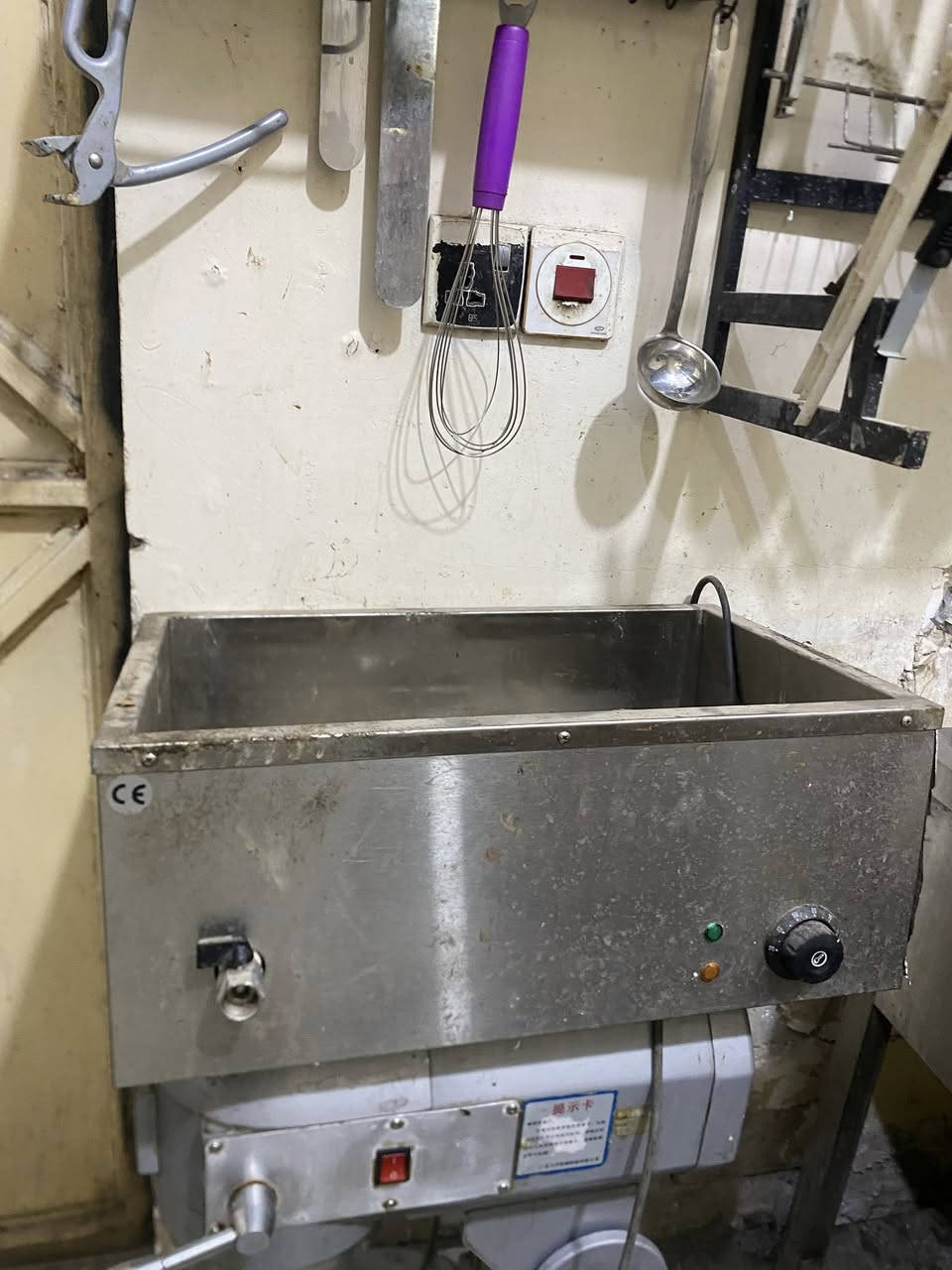 سلام عليكم غراض باريستا للبيع نضيفات وشغالات امانه الله كلشي مابيهن اي مشكله *********** اتصال اخوان وتساب او شريحه والشراي يجي عليهن هسه مكاني بسمايه شارع العام بدون وعود كاذبه
