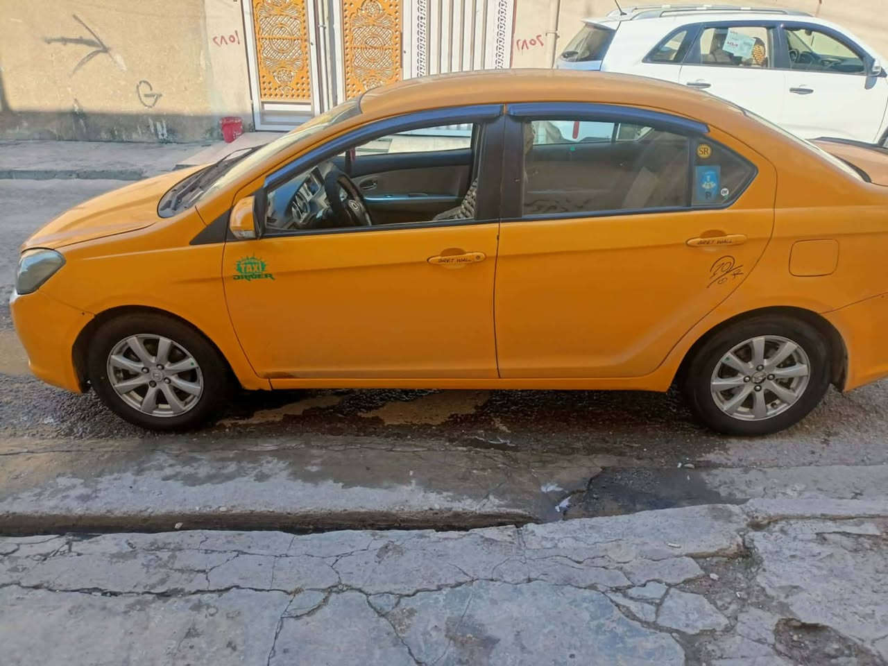 سلام عليكم سياره كريت ويل للبيع
موديل 2011 مكينه وكير شرط
هيئه وغرامات صفر
شرط الوكاله و تحويل اني الشرعي تتكاتب ويا الشرعي
السعر 50  وبيها مجال 
***********  خليل الشيت   مكلف بالنشر انتصل عل رقم  او راسل خليل شيت
