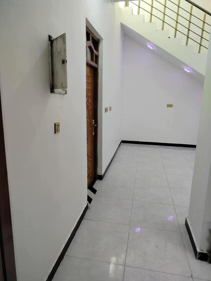 للايجار للايجار للايجار◾️
بيت للايجار للايجار للايجار المساحه 100م/ مربع 10*10 خريطة هندسية حديثة 2024
عنوان البيت ناصرية الاسكان الصناعي منطقة ال 3000 اللي جاي عن مدرسة الحرية
يتكون البيت من :
◾️غرفة نوم 4,50*3,50
◾️صالة4,25*4,50
◾️مطبخ 3,50*4
◾️ستقبال 5,50*3,50
◾️حمامات داخل وخارج 
البيت البناء طابوك 
◾️اساس وسقف كونكريت البيت شغل درجة اولى مرتب كلش حلو
◾️سيراميك
◾️بورسلين ثقيل 
◾️كرهبائيات فول
-------------------
خدمات البيت فول
◾️ماء اسالة فول 
◾️كهرباء تيل باب البيت
◾️مولد ذهبي 
◾️شوارع تبليط باب البيت
◾️مدارس حكومية واهلية
 البيت ركن على شارعين الشارع مالته عرضه 20 متر وثالث بيت عن الشارع الحولي الرئيسي

للتفاصيل الاتصال 
📞 ‏***********‏
