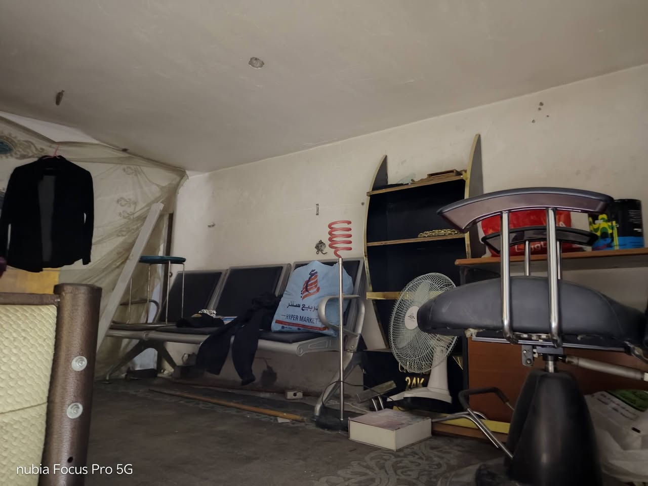 محل حلاقه البيع مشتل شارع المطبك.  *********** للتواصل
