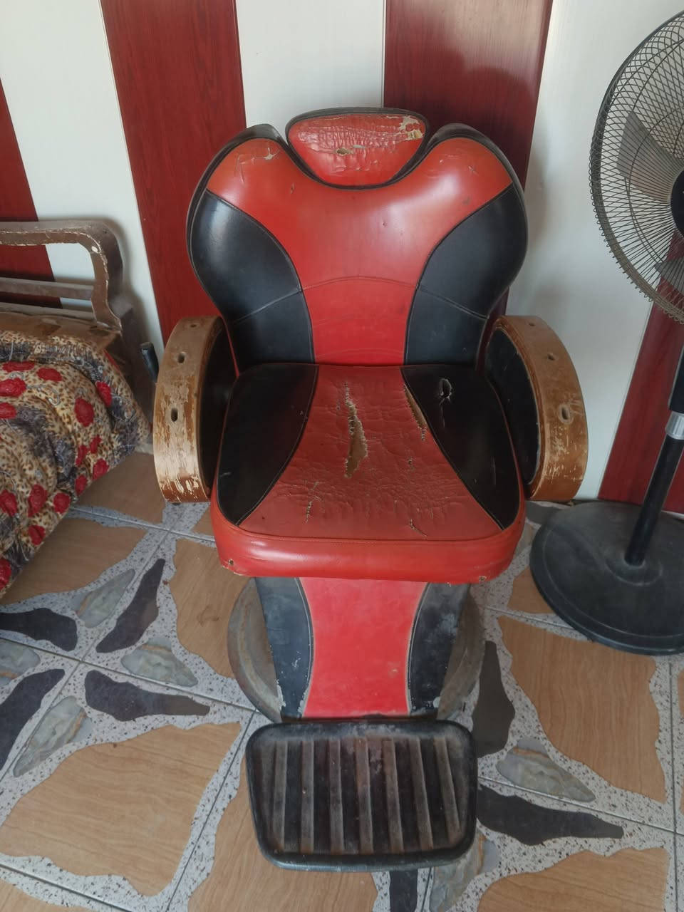 كرسي حلاقه ب 30 وبي مجال
الرقم ***********
