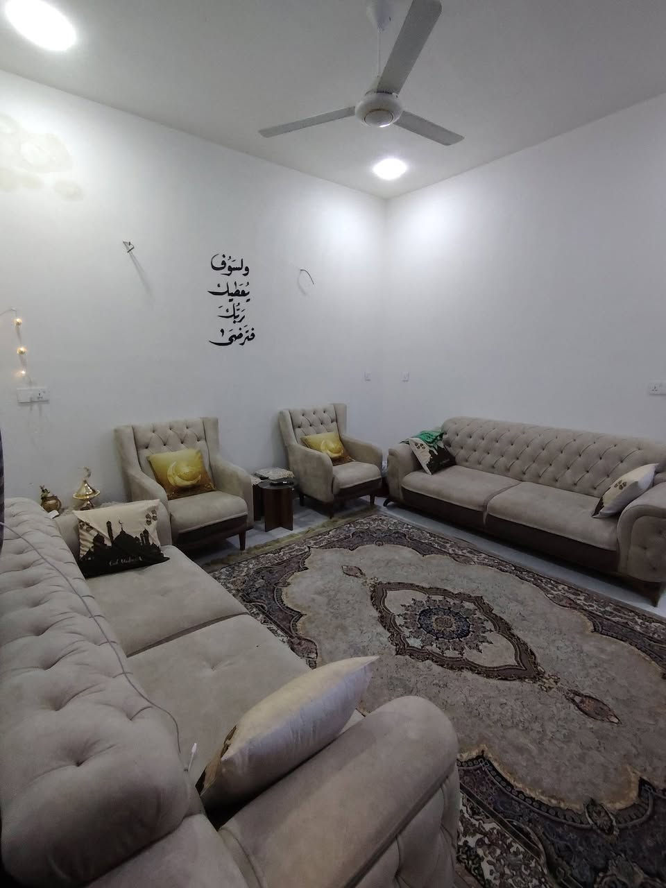 السلام عليكم
بيت ٥٠ م طابو زراعي صرف تنازل شركة من صاحب السند
طابقين وبيتونه غرفتين نوم بناء جديد مكانه يم جامع رياض الصالحين بصف المجزرة السعر ٩٥ مليون وبيه مجال
للاستفسار على ***********
