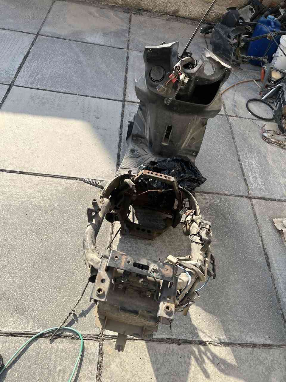 سلام عليكم شاصي جي تي آر للبيع كامل وياه تانكي وضفيره الشاصي كلش نضيف ويا نواعم مالته المكان الدوره الرقم *********** واتساب الشراي يتصل
