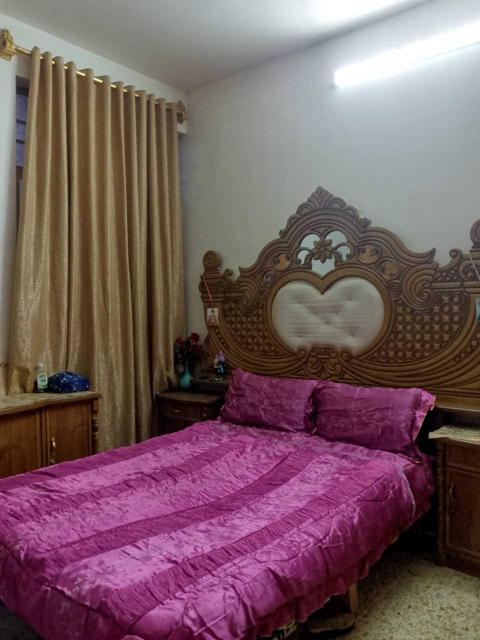 غرفه نوم تزكام خشب عراقي السعر مليون ونص وبيها مجال الاستفسار ***********
