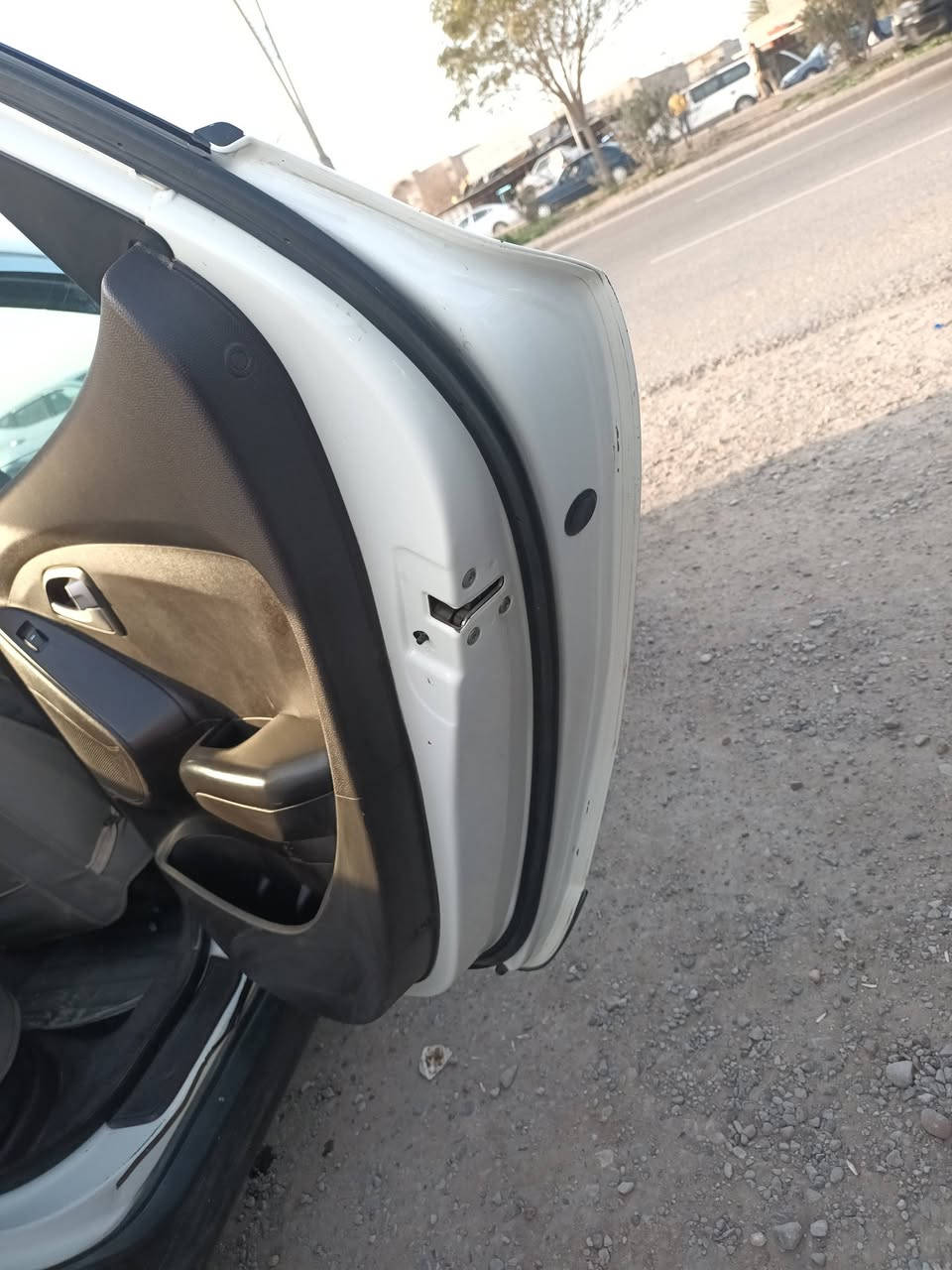 توسان 2013 رقم بغداد
رقم انكليزي وهزة وسنوية كلها جديدة 
كير ومحرك كفالة بدون فتح حتى قبق ولفات ما مفتوح ولا تنقيص ولا تبخير
حجم المحرك 2400
بانوراما سويج شخاطة
صدر جاهز بحالة جيدة جدا 
تدفئة وتبريد ممتازة
سيارة باسمنا وتحويل ثاني يوم
السيارة ماشية 219 ألف تقريبا وما ناقصها شي 

ضرر السيارة البابين خلف السايق وخلف الصدر مو كلها مرشوشات بدون دواخل وشوي بارد والسونار مرفق بالصور
السعر المطلوب  137 ورقة
للاتصال ***********
مكان السيارة بعقوبة قرب تقاطع القدس
