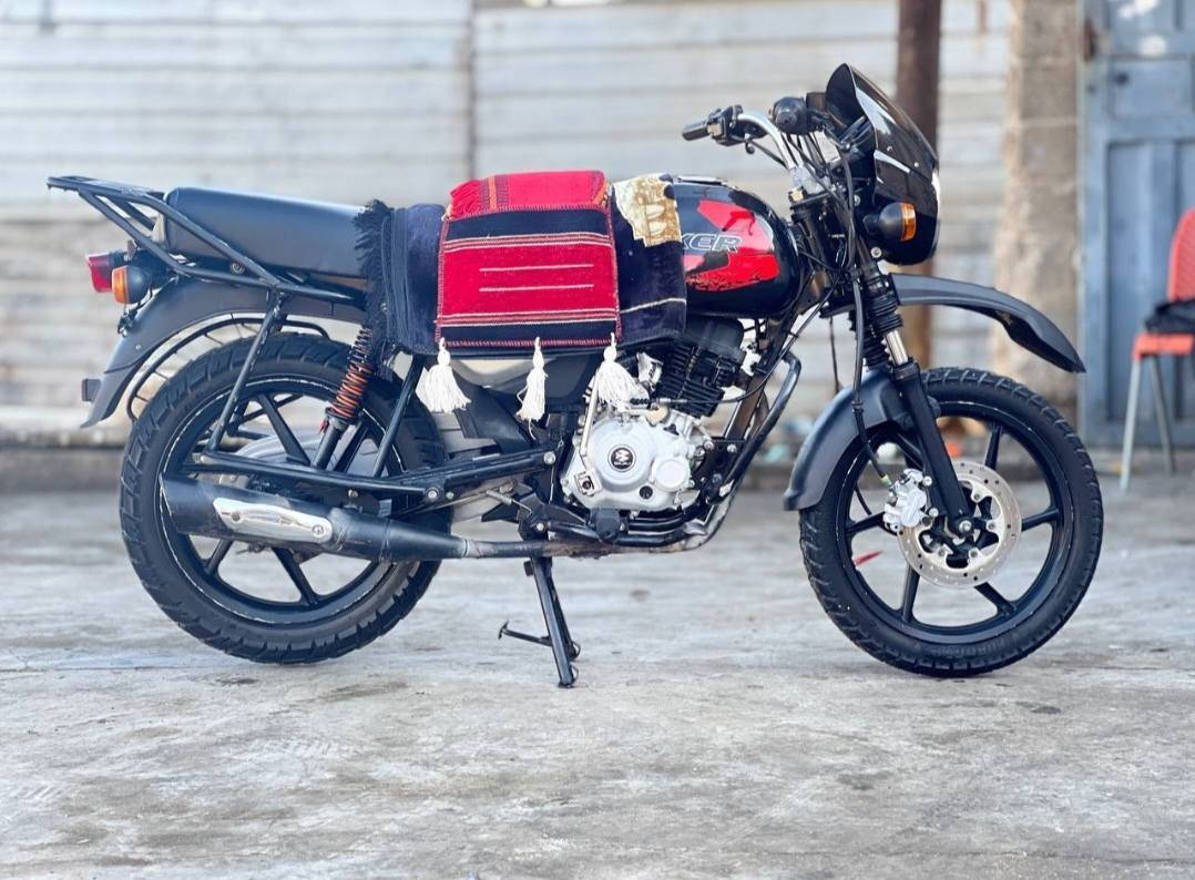 السلام عليكم.      دراجه بوكسر اصولي للبيع مديل 20 طالعه بنهايت ل 20
دراجه بلاد من تاير للتاير مكينه مكفوله من كلشي
كهربائيات بلاد كلشي شغال علئ وضع لشركه
دراجه مال جناي جانت مضمومه تجي وشف 

#السعر 1350 اوبيهاا مجال حك لجيه
                                                      مكاني كربلاء 
رقمي ***********
