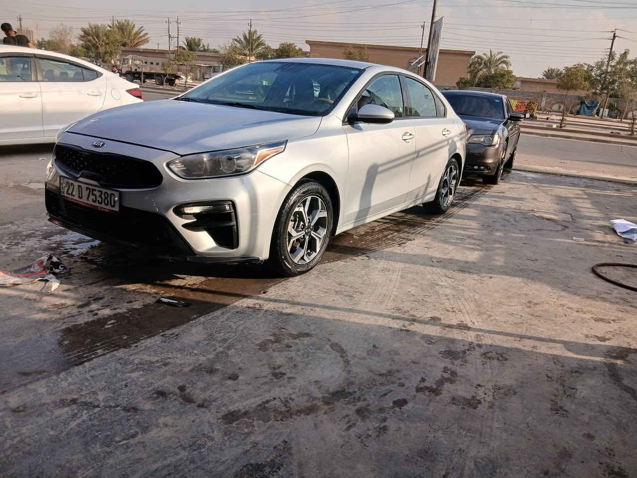 سلام عليكم  كيا فورتي للبيع او المراوس موديل 2020 وراد امريكي حادثها فقط بنيد بدون دواخل مرفق سونر وياها  منضومه تبريد جديده تخم تاير باتري جديد حداديه نص عمر مكينه ٢٠٠٠ دوش لمرغوب مابيها سياره كل نقص رقم اربيل بسمي هزه جديده مسوي لها منضومه زنون السعر 130وبيها مجال بسيط مكاني بغداد البياع رقم الهاتف ***********
