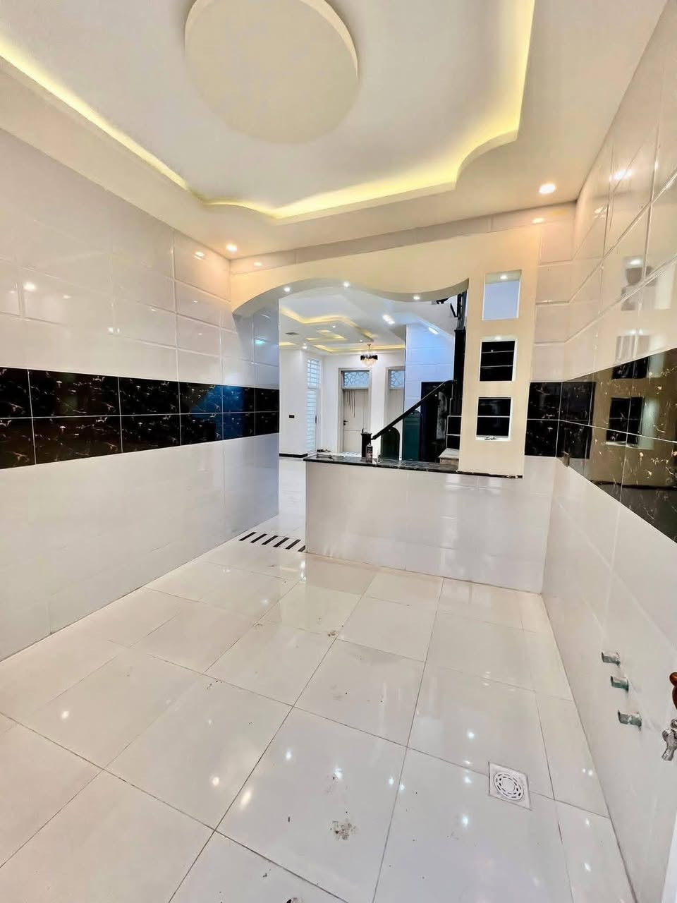 محبي الأناقة والجمال! 🏡 فرصة لا تعوض! منزل بمساحة 150 متر مربع للبيع بسعر مغري جداً 💸💸!
الموقع: النجف، مقابل ملحق قرية الغدير 🏛.
للتواصل والاستفسار:  *********** 📞📞. لا تدع هذه الفرصة تفوتك
