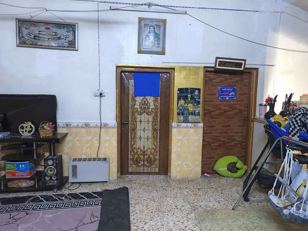 السلام عليكم بيت للبيع  حي الأمين  قريب عل شارع ٤ دقايق شارع الصيدليه زين العابدين بنا طابوك نص وبلوك نص ٢٠٠ م تصال عله هذة رقم ***********
@إشارة
قاسم التميمي
