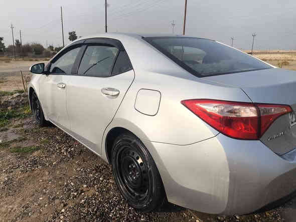 السلام عليكم 
كورلا موديل 2018
السعر 136$ وبيهه مجال قليل 
الباب مصبوغ و الچاملغ تبديل
رقم السليمانية جديد 
مواصفات LE
شرط التحويل 
رقم الهاتف ***********
مكان السيارة  ناحية القيارة
