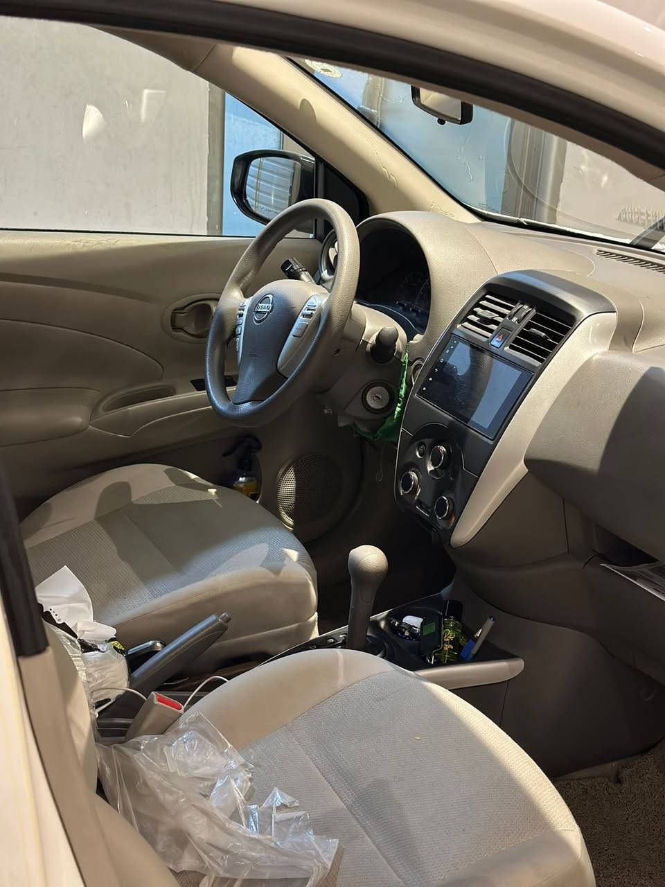 نيسان صني 2024
كفاله عامه ماعدا طخه بسيطه موضحه بالصوره
ماشيه 70 الف 
السياره مصري سياره نضيفه وجاهزه شغل واطلع 
السعر 123 رقم الهاتف *********** مكان بصره انه مكلف بل نشر
