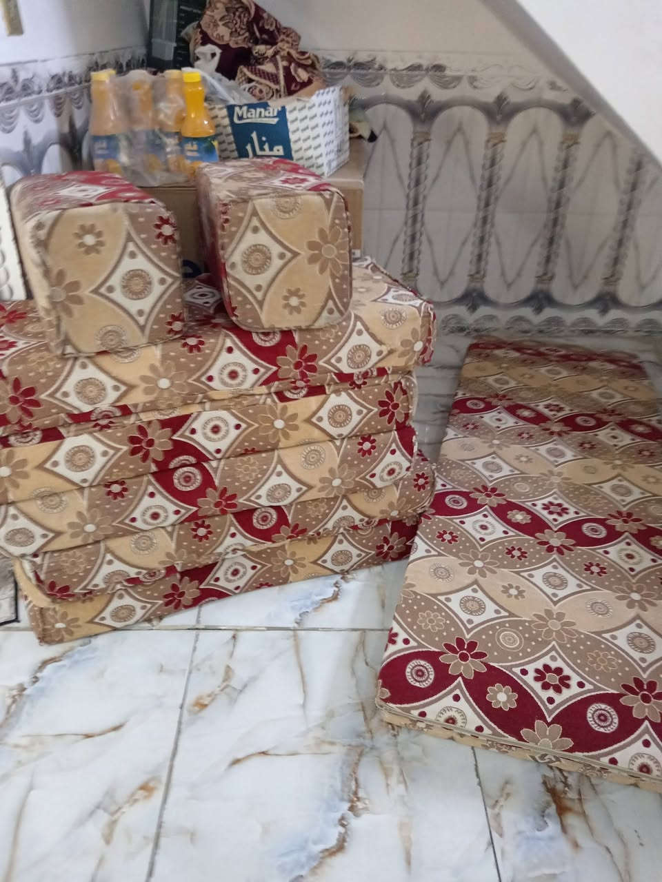 جلسه نظيفه ٣دواشك ٦امتار
كامله جديده السعر ٨٠
الحر سواده مدرسه الحسام
***********
