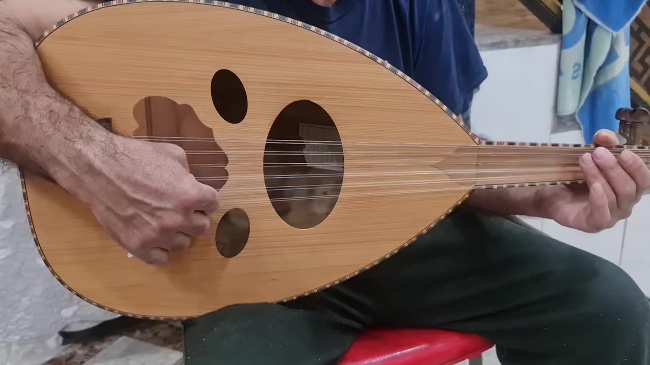 سلام عليكم للبيع عود زرياب شرقي صوت مميز جدآ المكان شهداء البياع السعر والاستفسار الاتصال  *********** يوجد واتساب
