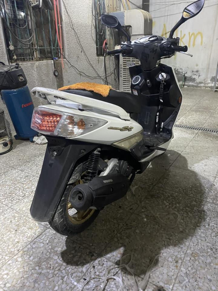 السلام عليكم تم اعاده النشر بسبب الوعود الكاذبه دراجه سكنس فحل كوري كولد طلاعات نوزل شاشه ثلاث الوان الدراجه مكينه مفتوحه ونقصه فقط عرموطه هندر والباقي كله كامل والكفرات هذن نضافتهن كبالكم نكره بكل وكت كهربائياته كله شغاله باتري جديد ودوشمه كشن جديده الدراجه مال بيت رايده 675وبيه مجال حك الجيه مكاني بغداد البنوك رقمي ***********وبيه مجال حك الجيه
