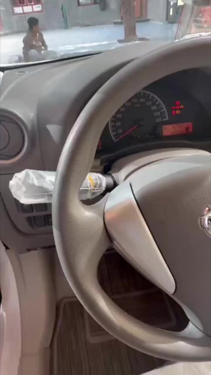 سلام عليكم نيسان سني هندي  مديل 2023 بيه اربع قطع صبغ بدون تبديل بيه ضربه شبر بالمدكر الوره  والباقي مكفول ماشيه 27 الاف كير مكينه تبريد كله مكفول تخم تايرات جدد حداده جديد رقم اربيل باسم الشركه السنويه تنتهي با30 مكان السياره البصره السعر 115 الرقم *********** او *********** اتصال او واتساب
