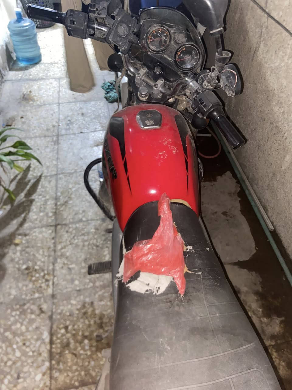 سلام عليكم بوكسر مرقم موديل 22 دراجه هاي دهن مال واشر كور  مدري بوشه ينضح دهن هاهيه بس وكلشي مابيه دراجه يحتاج ترتيب شوي مثل دوشه كشن وهيج شي عنواني بغداد الدوره سعر مليون و700 بيه مجال *********** والي عنده مراوس شحن هم اراوس اذا عجبتني
