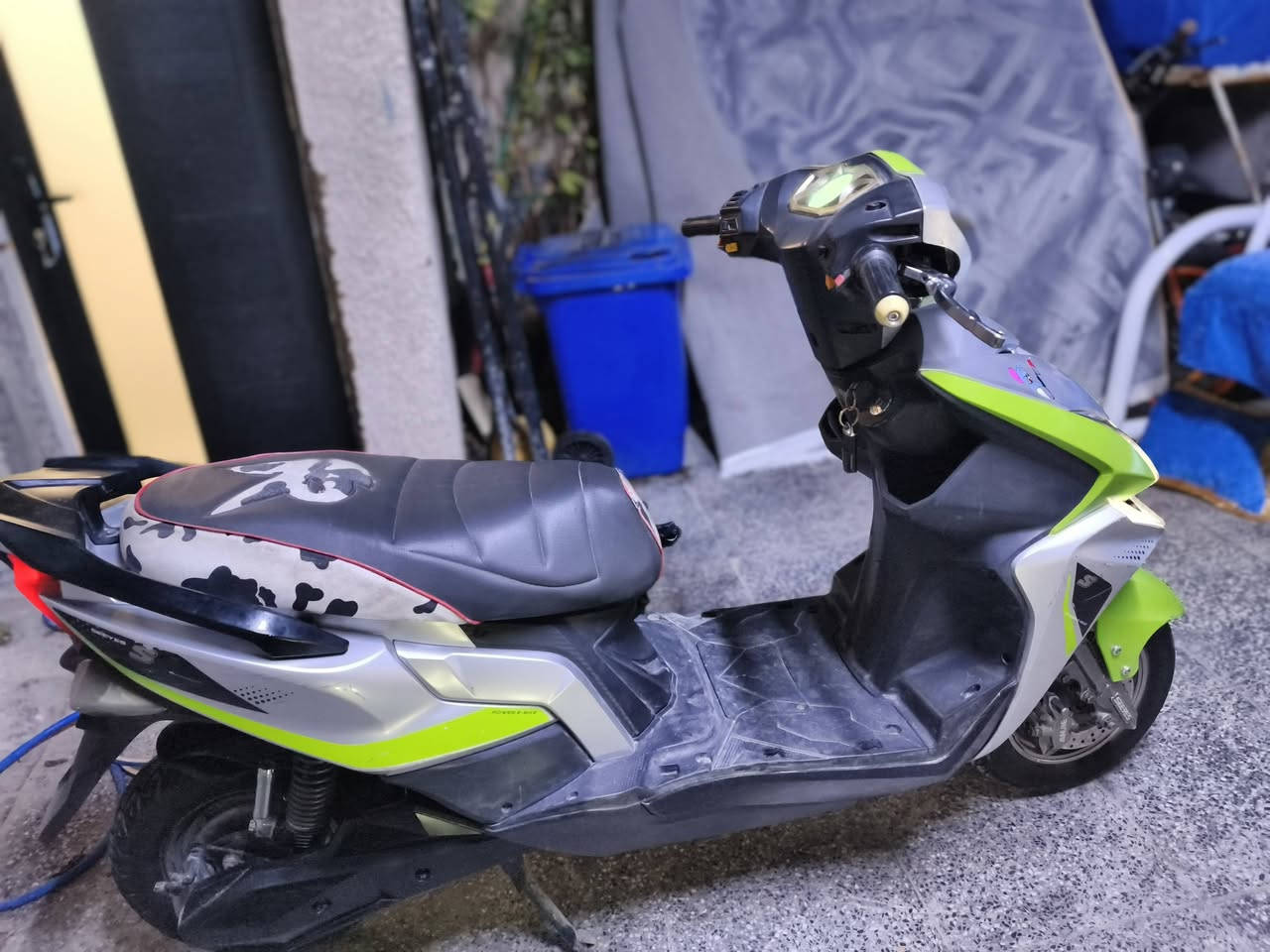 السلام عليكم دراجه نوع سكنس دراجه مفوله ٦بطاريات دبل بريكات فج أمامي خلفي وآل دراجه خير من الله وكفراته مضيفه وبيه مثبت سرعه والسعر(525) للتواصل و الاستفسار ***********
