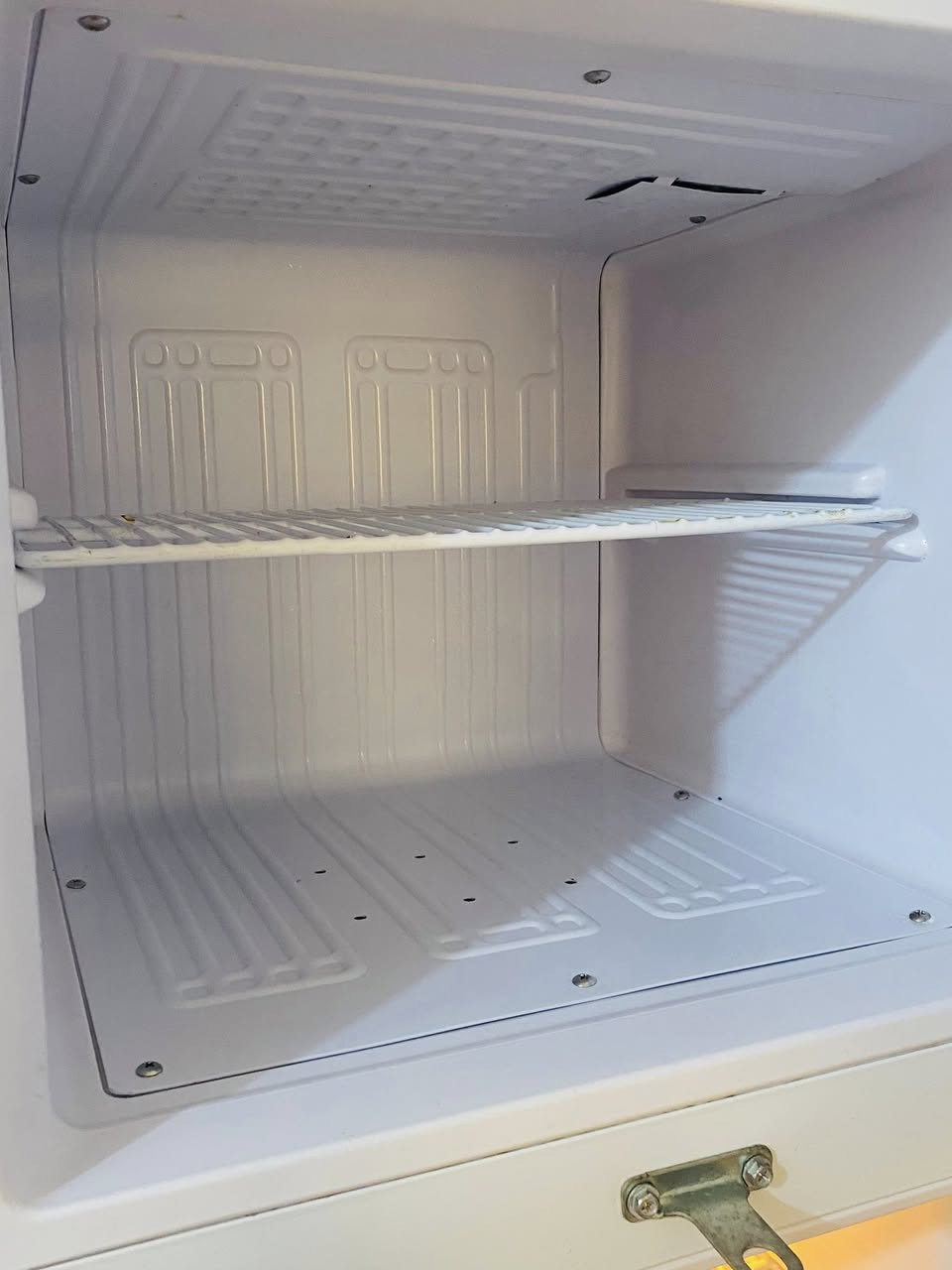 السلام عليكم ثلاجة للبيع ماعرف شكد قدم بس طولها ١٦٨ وعرضها بالصوره نظيفه ماداخله تصليح مكانها حي العسكري سعرها ١٧٥ بيها مجال


**إذا كنت صاحب هذا الإعلان وتريد حذفه لأي سبب، رجاءا أرسل رسالة إلى الدعم الفني**