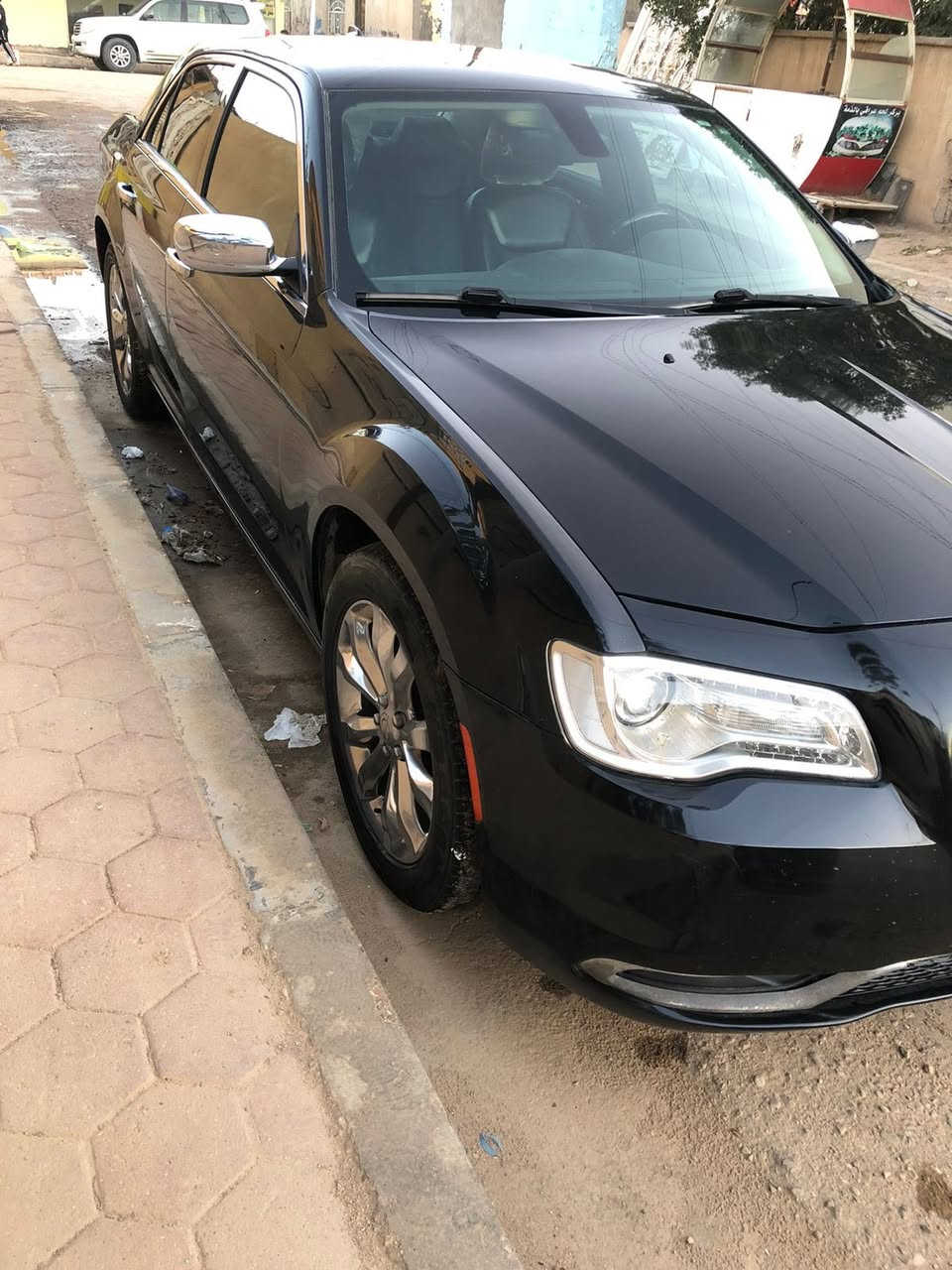 اوباما ادوات موديل ١٦ سيارة فول واحد على واحد فتحتين بالسقف وبرده خلفيه كشنات تدفئه تبريد…جاهزه تخم تاير حداده كير محرك كفاله 
سيارة كلش حلوه وجاهزه بالعافيه ع ياخذه *********** 
السعر ١١٥ بيه مجال قليل لشراي
