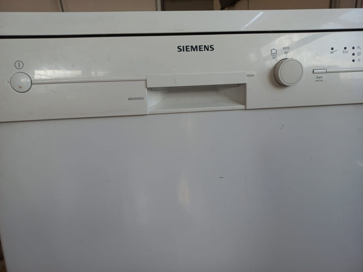 عندي غسالة مواعين نوعية سيمنز 
شغاله مابيه شي 
 بيها ملاحظة الماء الي بداخلها غير ساخن


**إذا كنت صاحب هذا الإعلان وتريد حذفه لأي سبب، رجاءا أرسل رسالة إلى الدعم الفني**
