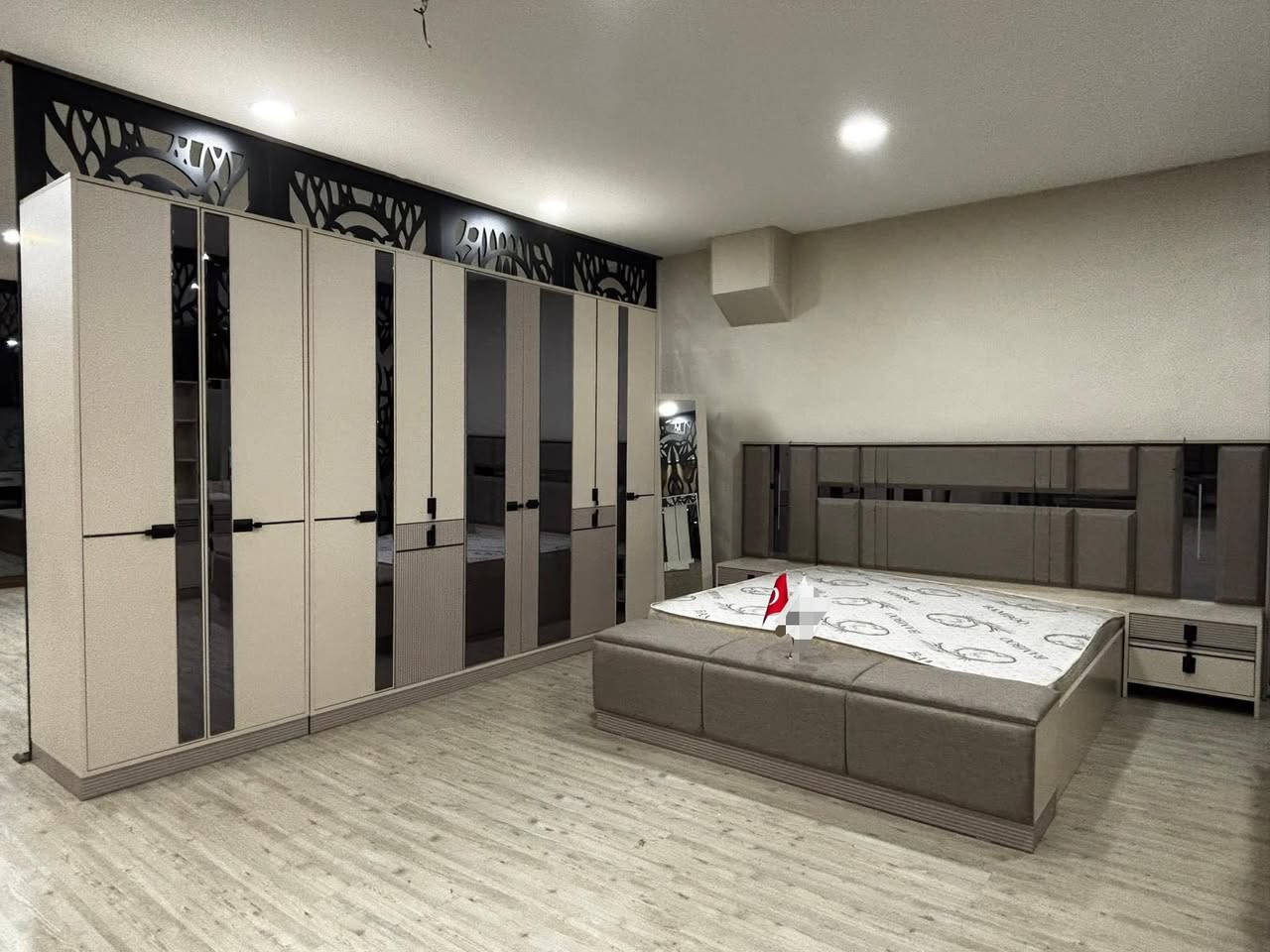 ✨ موبيليات جيهان ✨
📌 متوفر لدينا أجمل غرف النوم التركية العصرية
🛏️ من 5 قطع ولحد 10 قطع حسب اختياركم
🎨 ألوان متنوعة – تصاميم راقية – جودة عالية
💰 أسعار مناسبة مع أقساط مريحة جداً

📍 طوز – الشارع العام – قرب العلوة الجديدة
📞 للاستفسار والحجز: ***********
