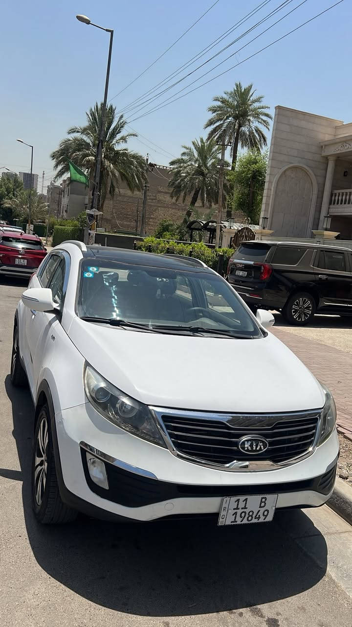 كيا سبورتج
مديل13 سياره خليجي كفاله عامه بدون صبغ تكحيلات بسيطه +بارد فقط قليل  
شركه الدوليه 
ماشيه97 كيلو 
داخل زيرو 
سبير منازل ابد من شركه لحد هسه 
مكينه 2000دوش مكفول كير كذالك بلاد من الشركه
رقم بغداد دولي ب اسمي
لدات امامي
مري شفط اشاير مري
بانوراما
كامره +حساسات خلفيه
تبريد ثلج
سياره روعه وقليل بهيج نضافه بل عافيه عل ياخذهه سعر السياره143وبيه مجال 
مكاني الاعظميه 
***********
