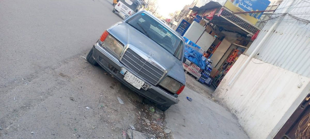 السلام عليكم مارسيدس رئاسي 300 نضيفه بس الجنطه كما موضح ب الصورة تحويل ومابيها اي نقص مكينه 2500 كير جدد السعر ٢٠ *********** فقط واتساب مستعجل
