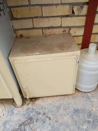 نص كاونتر ميز البيع نضيف متوازي ع بيعته وتساب 07893974794