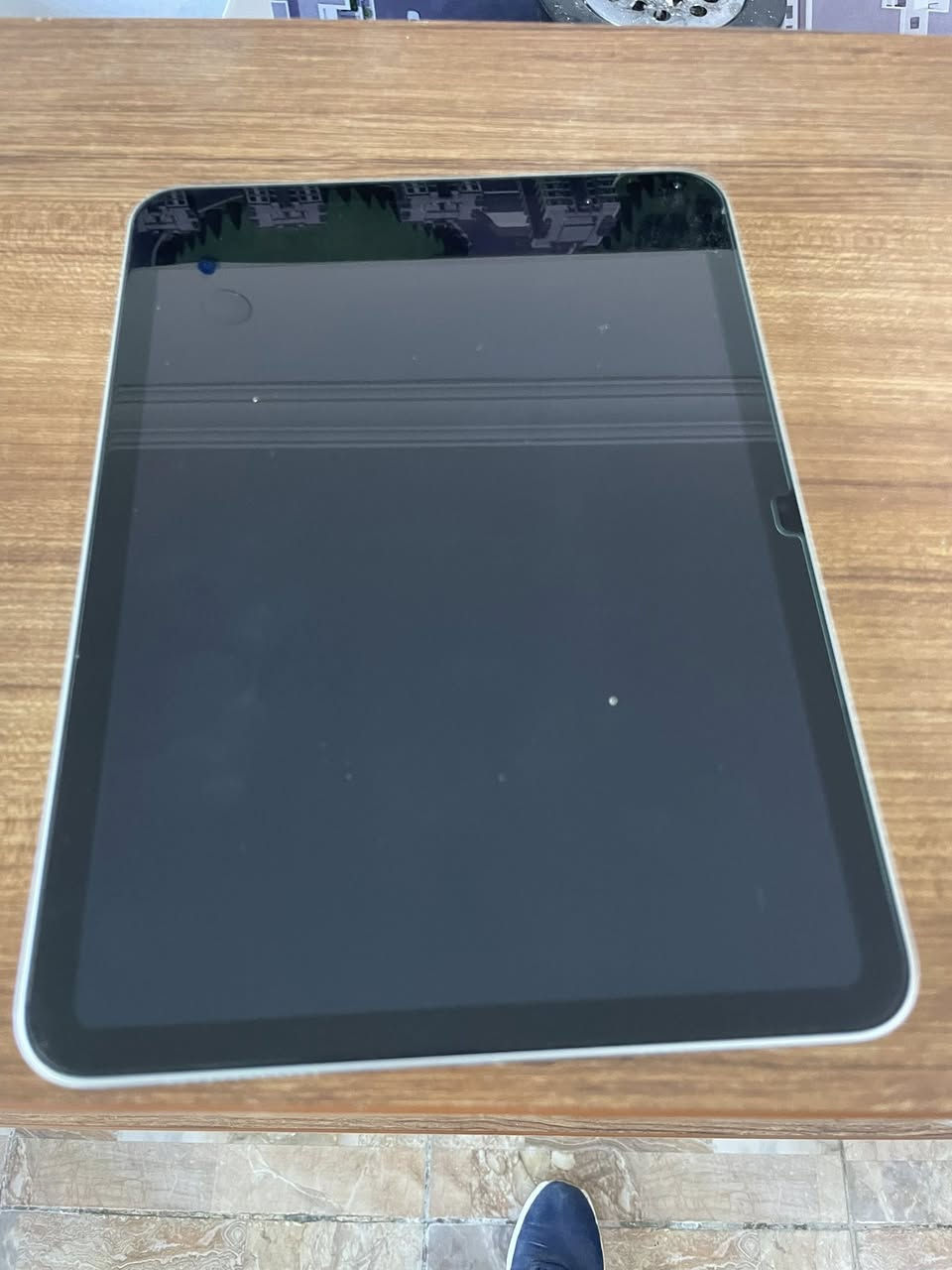 جهاز آيباد ١٠، سعة ٦٤ جيجابايت، نظيف جدًا وبدون أي تلف، البطارية بحالة ٩٥٪، السعر ٤٠٠، للتواصل عبر واتساب: ***********
