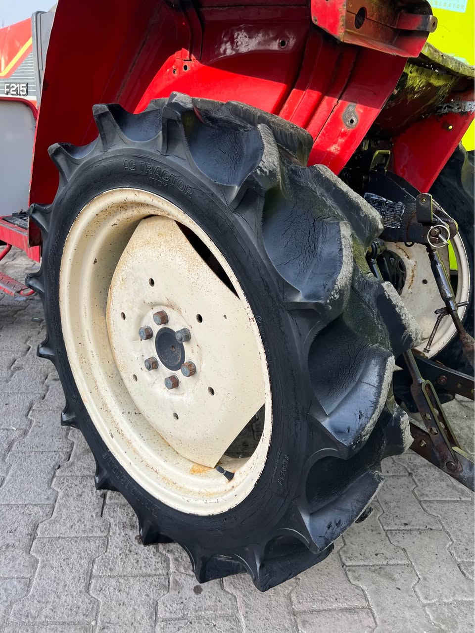 تراكتور دبل اكسل سوكان پاوه ر به شه رت بي حه يب بوغاري نيه دوكه لي نيه مه كينه ي نه كرايته وه له هه وليره *********** أربيل, العراق
