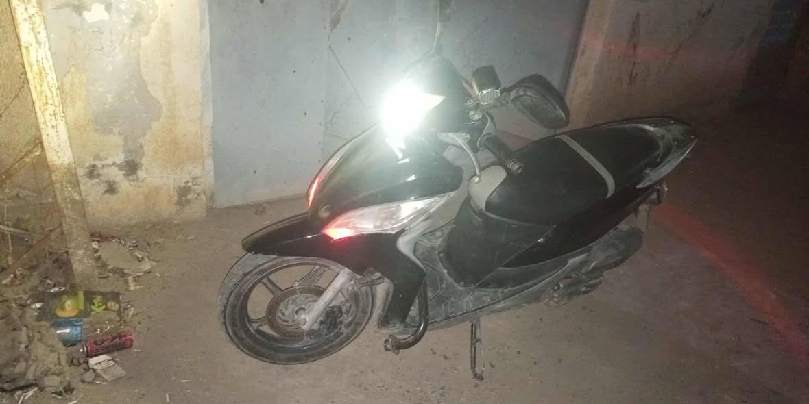 السلام عليكم 
هوندا ديو دفرة وسلف نوزل مكينة كلش ناعمة كهربائيات شغالة تايرات جدد السعر 550وبيها شوية مجال
***********واتساب اتصال
