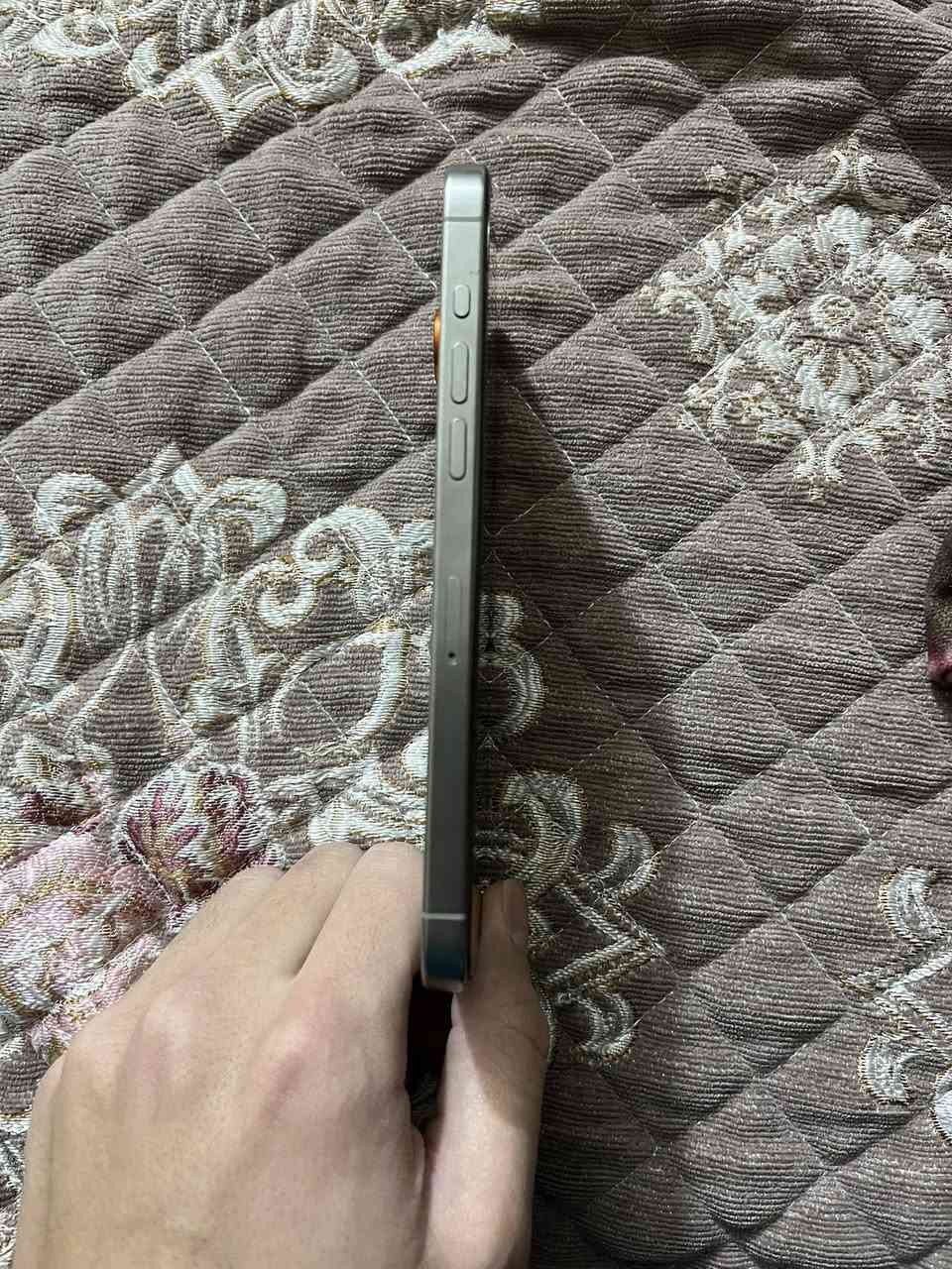 سلام عليكم للبيع ايفون 15 pro max بلادي  بطارية 98 ذاكرة 256 بعده جديد مأخذه على أيدي بالباكيت للاستفسار
***********
