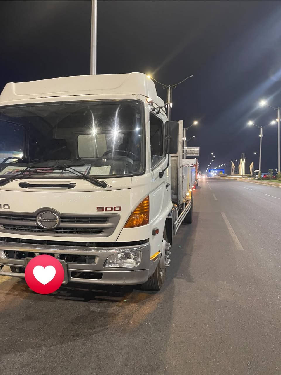 البيع هينو شيطان 8 برقي فحل 
يسر بلد كرين 4 سليت مخالف حديث 
شاصي عريض الخير 
رقم بصره بسمي تحويل ثاني يوم 
2014 

تبريد تدفه شغال 
سياره جديده 
***********
