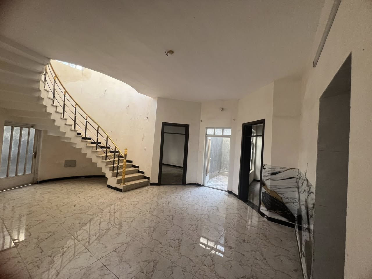 سلام عليكم بيت لإيجار بي مجمع الرحاب الشهداء
يحتوي عله 
غرفتان نوم 2
البيت كامل مجهز من كلشي 
لاستفسار الاتصال 
الرقم /‭٠٧٧٤ ٠٩٣ ٦١٤٥‬
