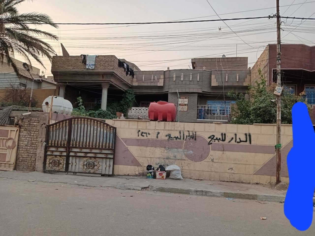 سلام عليكم دارالبيع   كماليه شارع الجامع قرب مدرسه المفيد مساحه٢٦٠ جبهه١٠ ونص نزال٢٥ طابو صرف بسمسي صب مسلح بناء قديم ترميم جديد طابقين صالح السكن

  ***********
