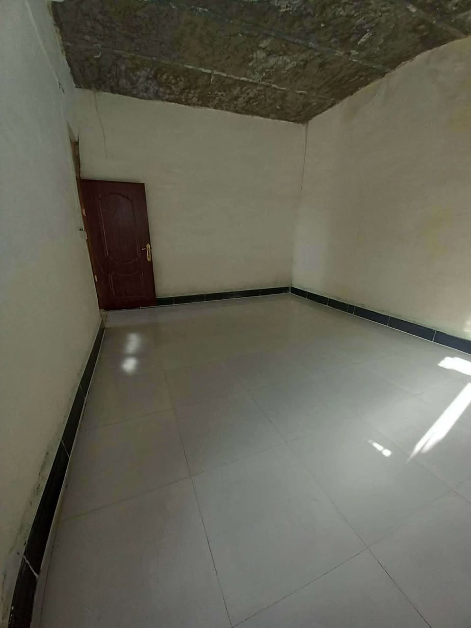 100 متر زراعي مرقم مشمول تطويب 
أساس صب كونكرت سقف عكاده  ارضيه سراميك  غرفه +صاله +مطبخ+ صحيات داخليه وخارجيه طارمه ومكشوفه ببناء جديد مامسكون  التبليط باب البيت  كهرباء ماي كلشي كامل  كيزر حجم كبير تانكي حجم كبير  ساحب وطني. فقط الاستقبال  بعد هيكل واصل لسقف مكان شارع المعمل نهايته بشارع اسمه شارع السبيس  تبليط باب البيت((السعر 16)) 0783 184 6945
