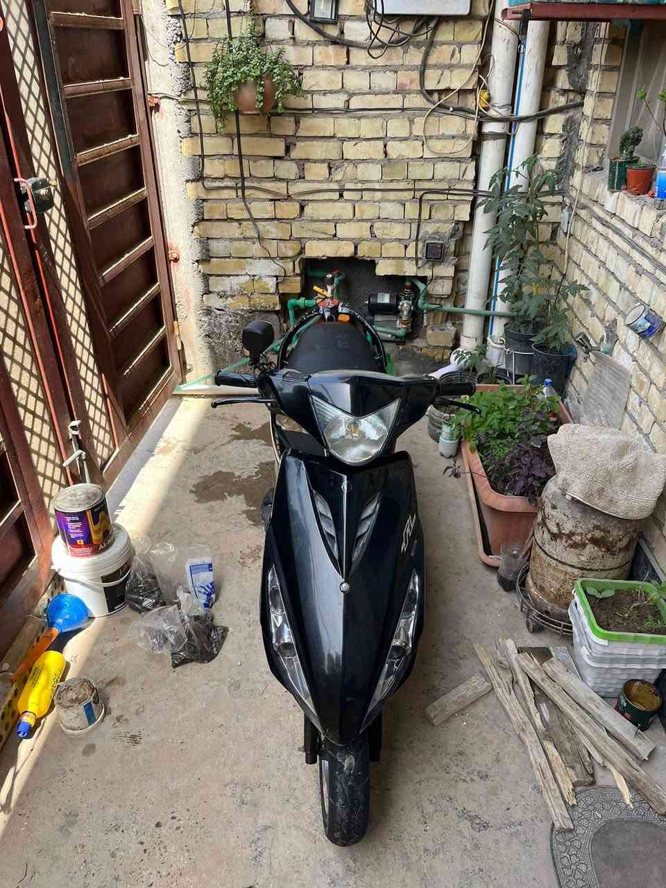 سلام عليكم شباب عندي ماكس مضلع نوزل دراجه بعدها بحاله الوكالة  بعدها جديدة  اي نقص  مابيها كلها كامله نقوصات عوزها بس سايق اوراقها موجوده زوج تايرات جلاتين الأصلي قبل يومين شديتها دراجه مختمه دراجه طستها تخبل ويل كب كهربائياتها كلها شغاله دراجه مال واحد تاعب عليها  دراجه مال جناي مرتبه مكينتها بلاديه مامفتوحه اذا مفتوحه تاخذها ابلاش دراجه كلها بلاديه اي نقص مبيها ومابيها شي تجاري دراجه ما ماشيه 3000 بعدها زيرو ياخذها يدعيلي عليها سعر خاص مكاني يغداد الدوره رقم هاتف *********** الشراي يتصل
