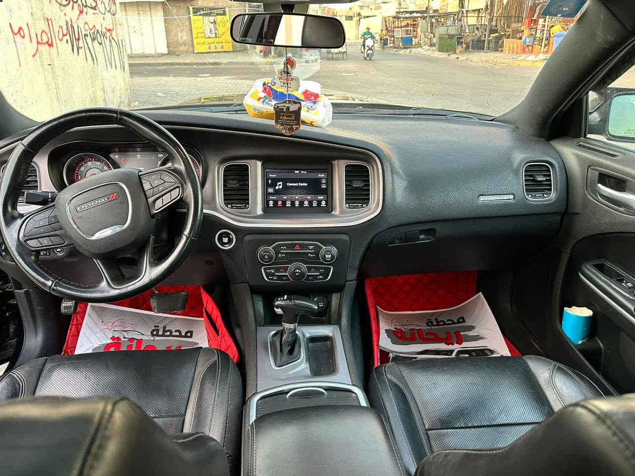 جارجر 2022 SXT وارد امريكي
مواصفات فول
فتحه + بصمه
محرك 3600 V6
كير أوتوماتيك 8 سرعات.
نظام دفع خلفي (RWD).
أنظمة قيادة (Eco – Sport).
كشنات جلد
كشنات كهرباء
تدفئه بالمقاعد
نظام صوتي 6 سماعات + مضخم
شاشه كبيره ابل كار بلي
كامره دواره + حساس خلفي
نظام مانع انزلاق ABS + تحكم بالثبات ESC.
حساس ضبط الاطارات
حساس خلفي مع كاميرا رجوع.
مثبت سرعة
لايت زنون
أضائه LED أمامية وخلفية مع نهارية.
تشغيل عن بعد

حادث السيارة مبدل بند فقط و جامغ مصلاح
صور الحادث بالمنشورالسياره ماشيه 61    السعر مع صاحب السياره ***********
