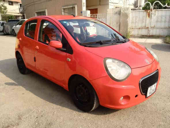 السلام عليكم 
للبيع جيلي باندا موديل 2013
كير مكينه صدر تايرات كله تمام 
دوشمه جديده سنتر لوك رقم 
وسنويه وهزه كله جديد شرط بيه قطعتين صبغ بدون دواخل اثر طخات صغار
التحويل رايده ٤٩وبيه مجال 
بصيط مكاني الاعظميه الاتصال ***********
