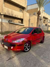 بيجو 307 السياره مصبوغه عام وكير ومكينه كورله السعر 50 وبيه مجال  0772...