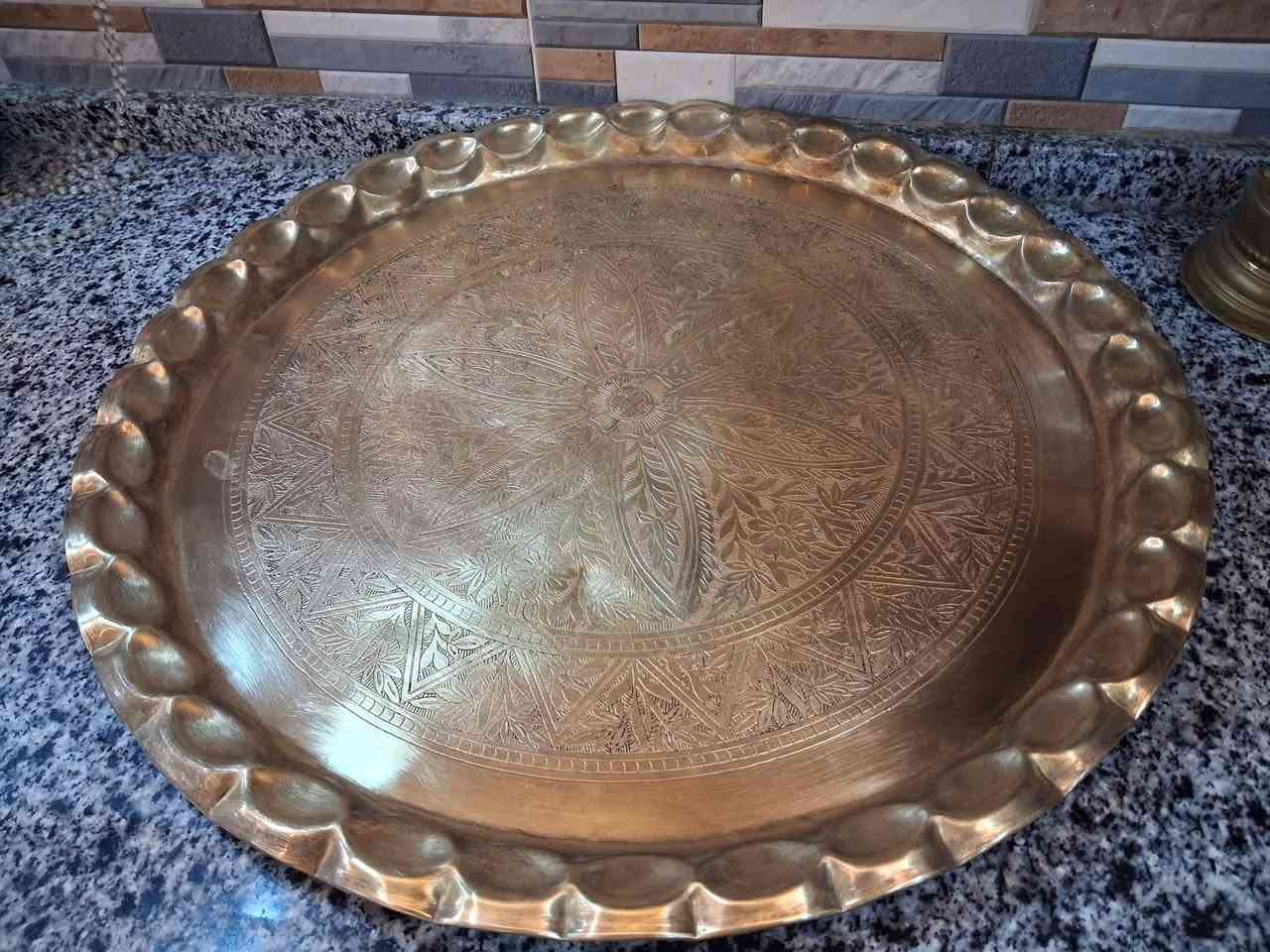 صدر نحاس ضخم 🔥
منقوش يدوي نقش إبرة شغل قديم فاخر، دق داير كامل بتفاصيل رائعة ✨
قطر 60 سم، وزن عالي وسماكة قوية جدًا 💪
قطعة مميزة للديكور والتراث ومحبي النحاس الأصيل
بسعر مناسب جدًا 💰
ومتوفر خدمة التوصيل لباب البيت 🚚


**إذا كنت صاحب هذا الإعلان وتريد حذفه لأي سبب، رجاءا أرسل رسالة إلى الدعم الفني**