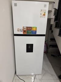 ثلاجة للبيع ٢٠ قدم استعمال قليل 225000           للتواصل الاتصال عالرق...