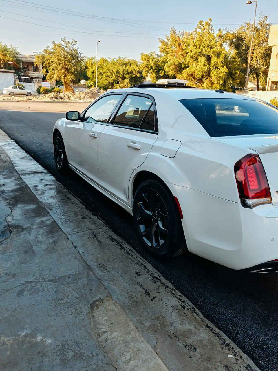 السلام عليكم 
كرايسلر موديل 2023 شركة هارلم آخر إصدار رقم أربيل تحويل مباشر مكفولة من الحادث والبارد فقط صبغ بل دعامية الخلفية أثر شخوط بدون فتح السيارة ماشية ٢٥ مايل بعدها بوضع الشركة بضمان الشركة كل تبديلاتها وصيانتها بل شركة السعر ٣٨٠  بيها مجال  مكان السيارة بغداد ساحة بيروت ***********
