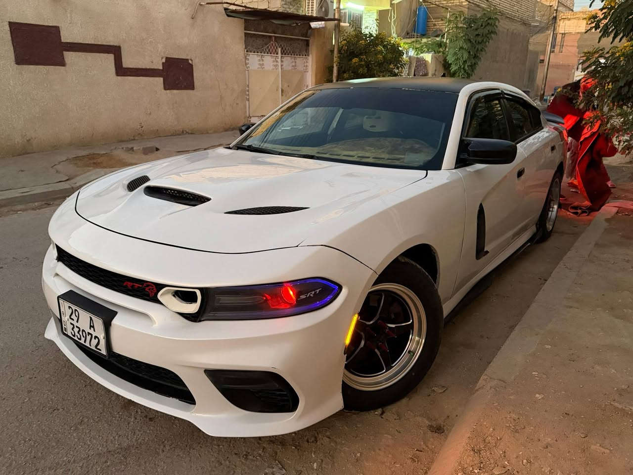 السلام عليكم
جارجر للبيع
موديل 2015 محدث خارج وداخل 23
سته سلندر 3600 
حادثها جاملغ وبنيدد 
وبيها شخوط صابغها حزام ابيع صبغ حزام
كشنات هيلكات
دبات وسطيه سستم اكزوزت ريمونت
مواصفات ال sxt  شادلها شاشه جبيره
شوته رياضي 
بيع أو مراوس حسب القناعه
السعر 165 وبيها مجال
مكانها كربلاء 
للتواصل// ***********
