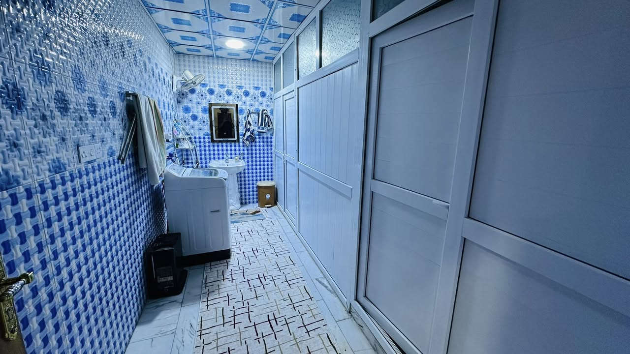 دار  للبيــــــــــــع
فـٓــي ابـــي غــــــرق  حـــي الحسيـــــن (ع)قـــــرب المشـــــروع قــــريـــــب مجمــــع ارض بـــــابـــل
____________________
المساحـــــة // 300م #طابــــو #مــــلك #صــــرف 
الواجهــــــــة // 15م
النـــــــــــــزال // 20م
____________________
🧱🏗️ #الطابــــــــــــــق #الأرضـــــــــــــي
غرفتيـــــــــــن وصالــــــــــة وهـــــــــــول ومطبـــــــخ ومجـمــــــــع صحيـــــــــات داخليــــــة وخـــــارجيــــة ومنــــــــــاور وحــــديقـــــة داخليـــــة وخــــارجيـــــة وكـــــراج ...
🧱🏗️ #الطابــــــــــــــق #الثانــــــــــــــــي 
غرفتيـــــــــن وهـــــــــــول ومجمـــــــــــع صحيـــــــــــات ...
____________________
للمـــزيـد مــن التفـــاصيـــل مثــــل السعــــر 
وتحـــديــد مــوعـد للمعـــاينـــة يُـــرجــى التــــواصـــل علـــى الــــرقـــم المــــوجــــود اسفـــــل المنشـــــور..
***********
