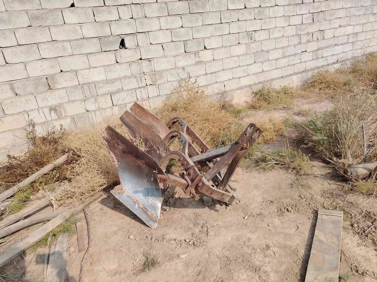 عنتر للبيع بدون ٨٦ مكان بغداد تقاطع نهروان ***********  نكره سلف باتري جديد وراها فدان وخرماشه مكان
