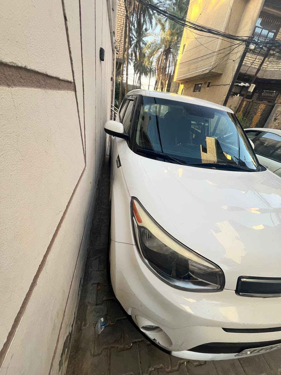كيا صول ابيض
أمريكيا
موديل ١٨
حادث 
ثها بابتين نفس اللون 
ايرباك بردة
تخم تاير 
صدر جديد 
بغداد وبأسمي
مكان السياره بغداد
للاستفسار ***********
