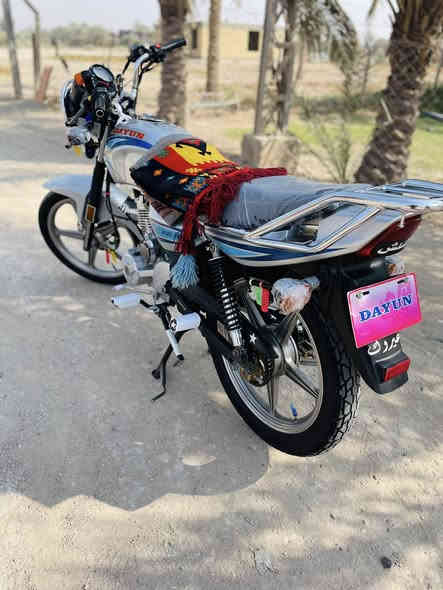 سلام عليكم دايون اللبيع موديل ٢٢اوراق ضاعن عدي  دراجه جديده انضف من صوره برقي مامفتوح منه ستفسار رقم ***********. سعر خاص فدوه اروحلك ال مو شراي لا تراسل جفيني شرك شراي احطك عله راسي 💁🏽
